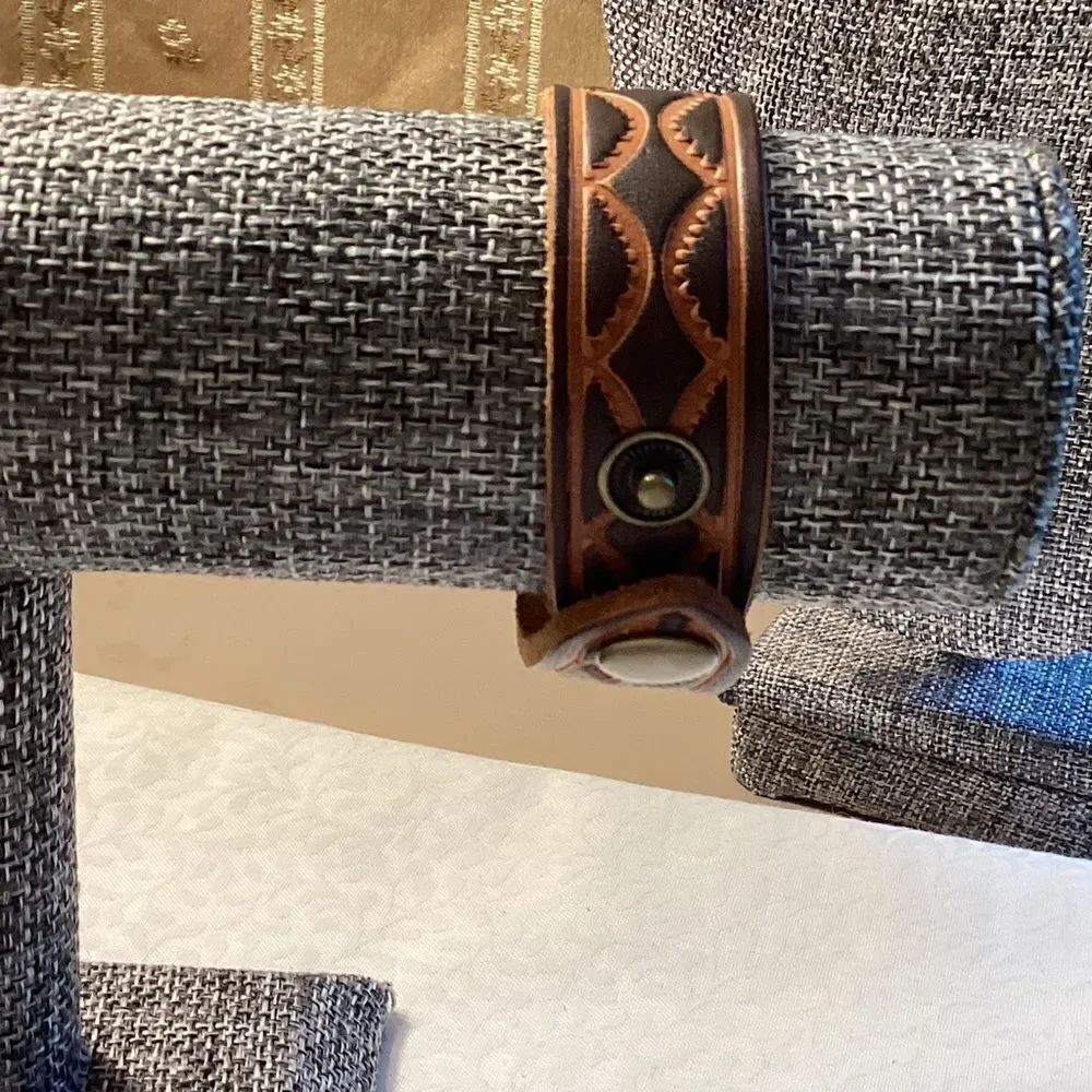 Adjustable Leather Bracelet - Picture 6 of 8